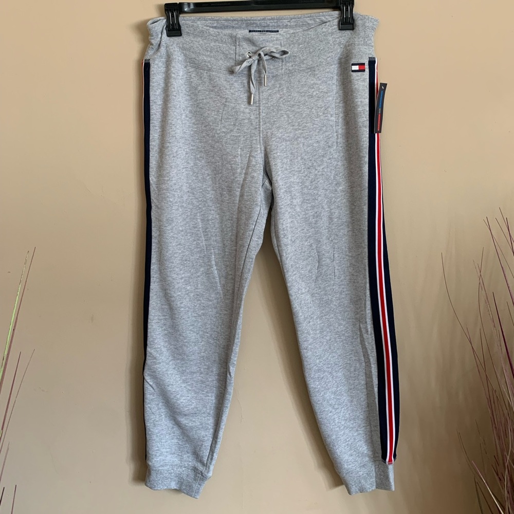 NWT TOMMY HILFIGER SWEATPANTS, super cozy, comfy, stretchy, Size LARGE 🏷